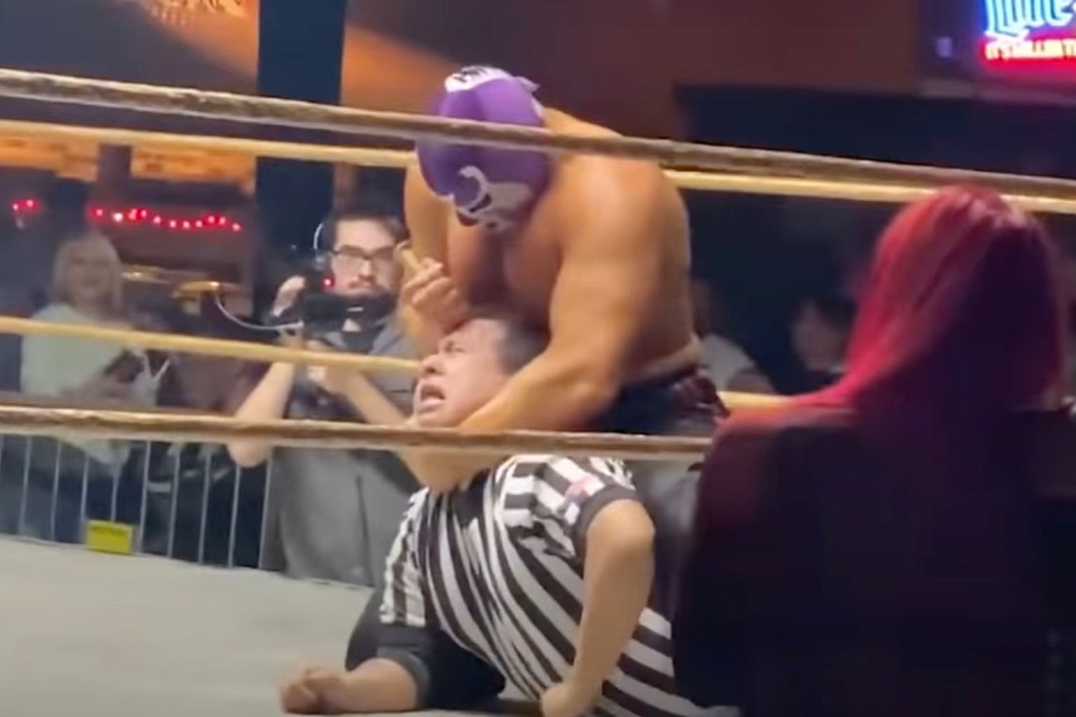 Read more about the article Ref hospitalized after wrestler violently stabs him with spike after match